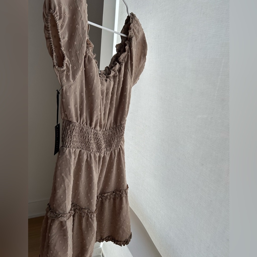 Elegant Brown Sleeveless Dress - Picture 2 of 6